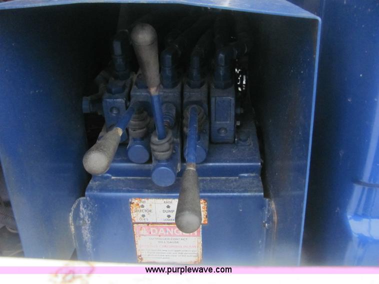 image for item 6956 1998 GMC C7500 bucket truck