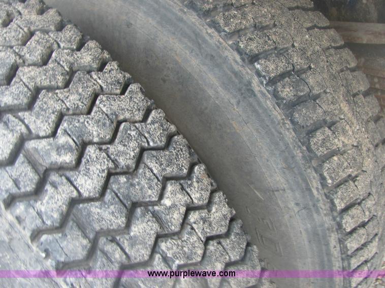 image for item 6956 1998 GMC C7500 bucket truck