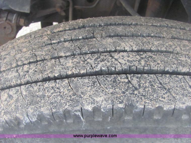 image for item 6956 1998 GMC C7500 bucket truck