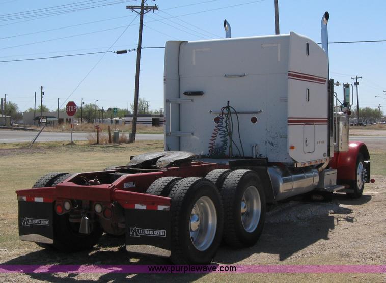 image for item 7001 1998 Peterbilt 379 semi truck