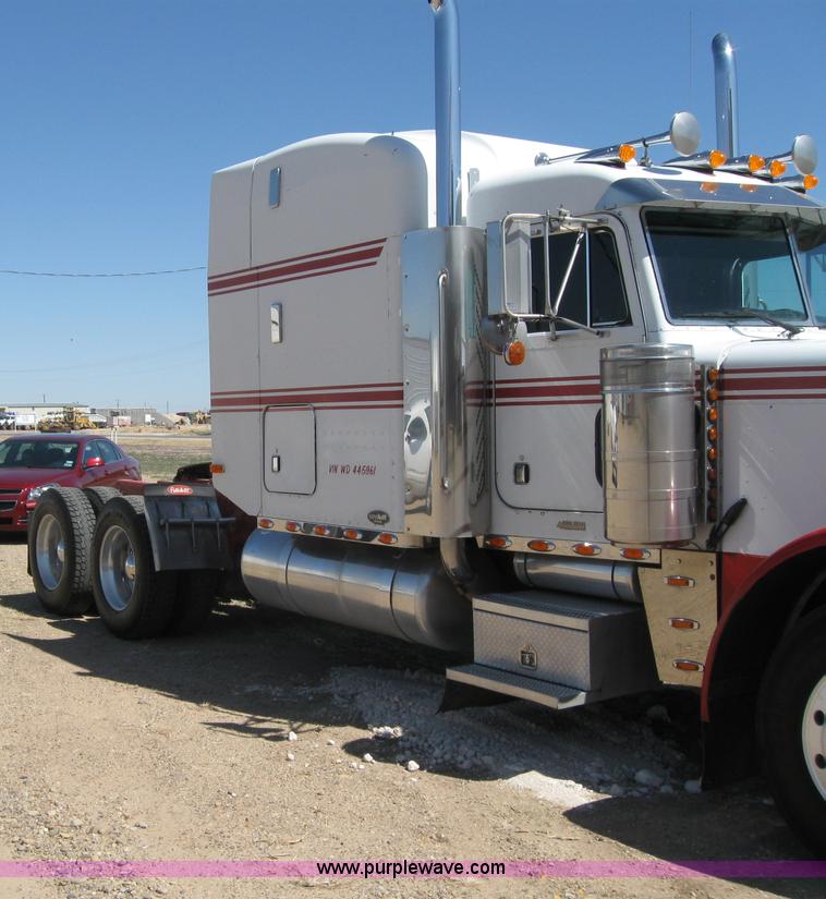 image for item 7001 1998 Peterbilt 379 semi truck