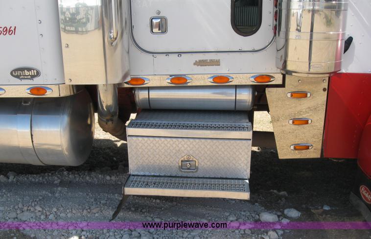 image for item 7001 1998 Peterbilt 379 semi truck