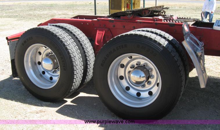 image for item 7001 1998 Peterbilt 379 semi truck