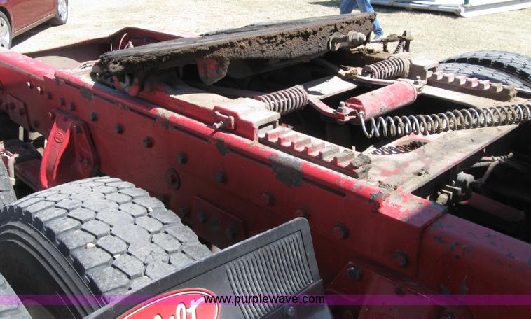 image for item 7001 1998 Peterbilt 379 semi truck