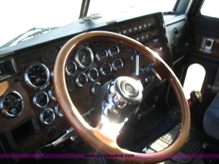 image for item 7001 1998 Peterbilt 379 semi truck