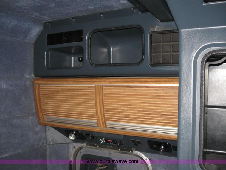 image for item 7001 1998 Peterbilt 379 semi truck