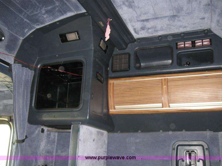 image for item 7001 1998 Peterbilt 379 semi truck