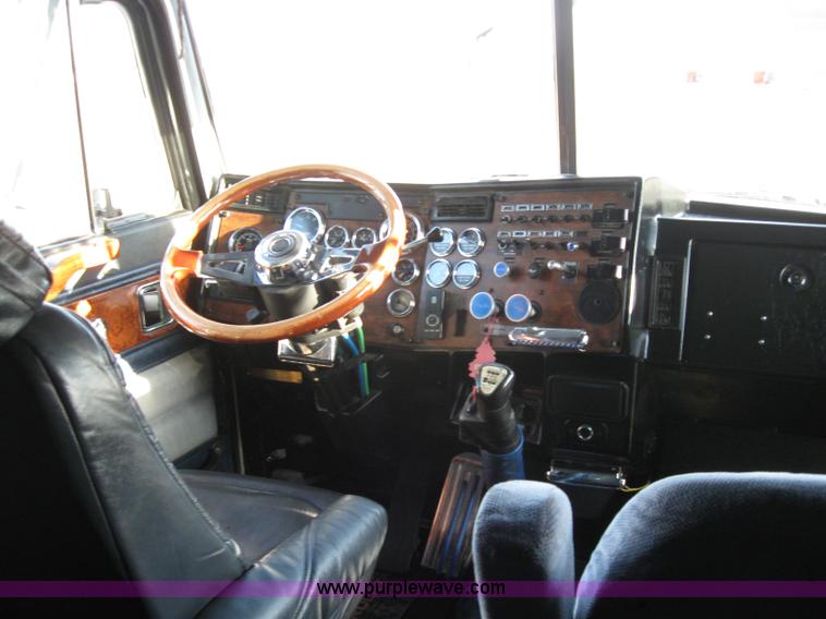 image for item 7001 1998 Peterbilt 379 semi truck