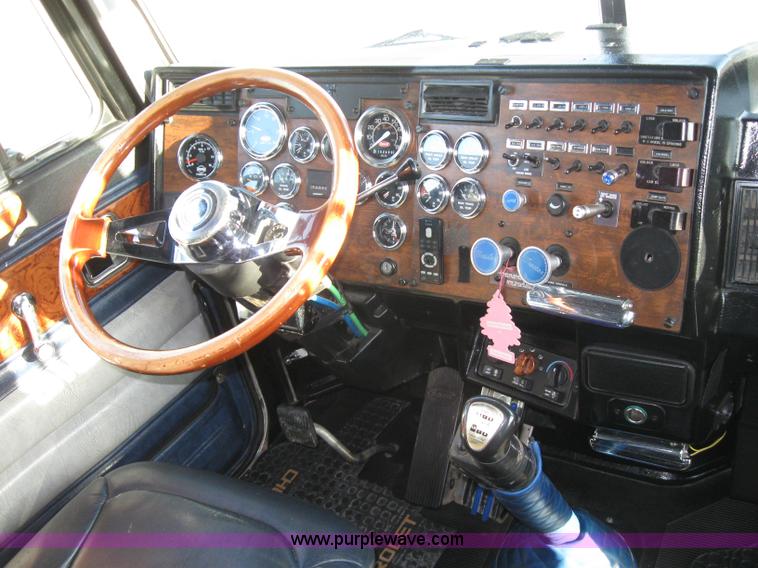 image for item 7001 1998 Peterbilt 379 semi truck