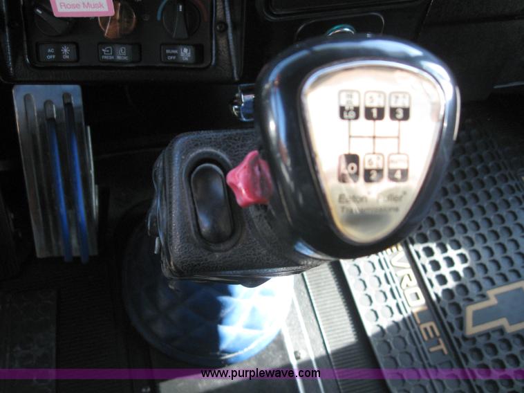 image for item 7001 1998 Peterbilt 379 semi truck