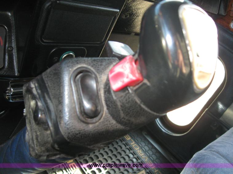 image for item 7001 1998 Peterbilt 379 semi truck