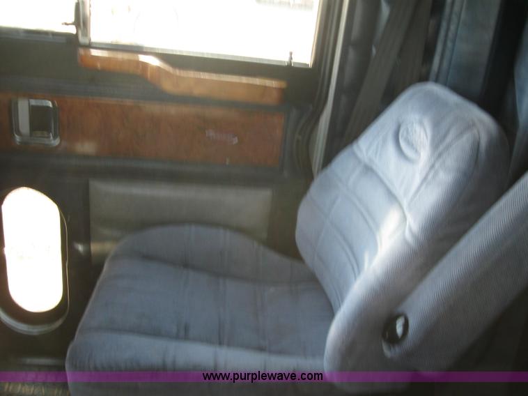 image for item 7001 1998 Peterbilt 379 semi truck