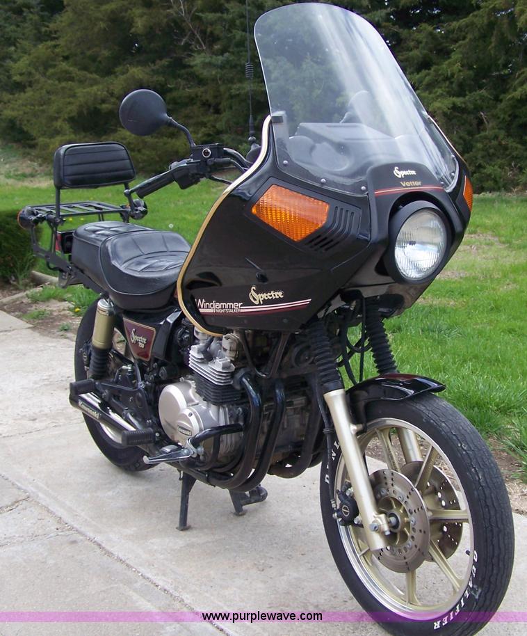 image for item 7421 1982 Kawasaki KZ 750 motorcycle