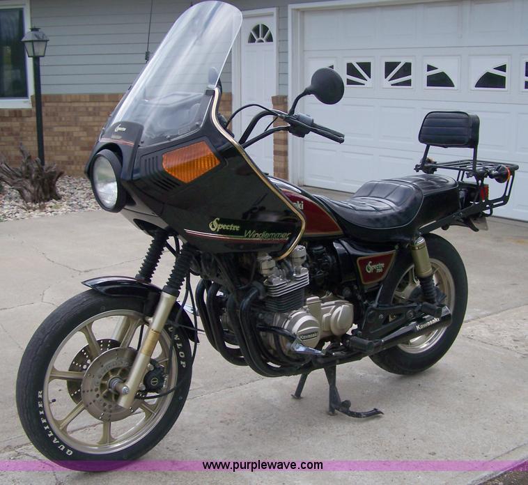 image for item 7421 1982 Kawasaki KZ 750 motorcycle