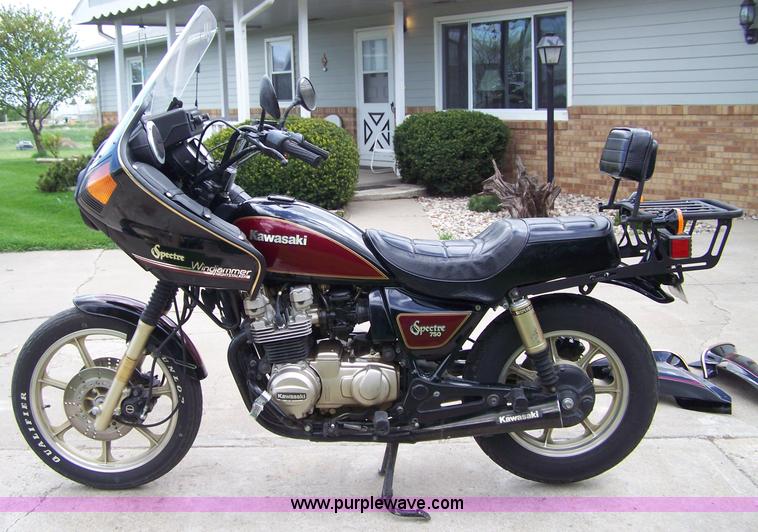 image for item 7421 1982 Kawasaki KZ 750 motorcycle
