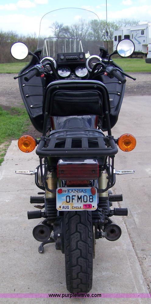 image for item 7421 1982 Kawasaki KZ 750 motorcycle