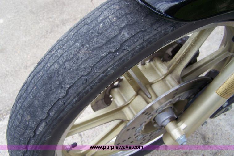 image for item 7421 1982 Kawasaki KZ 750 motorcycle