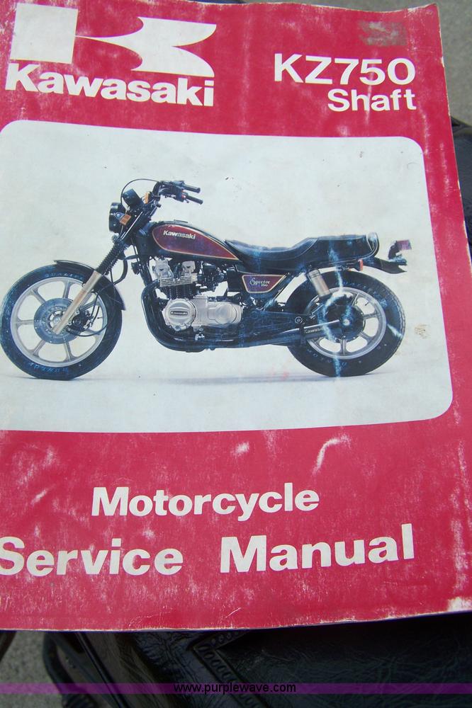 image for item 7421 1982 Kawasaki KZ 750 motorcycle