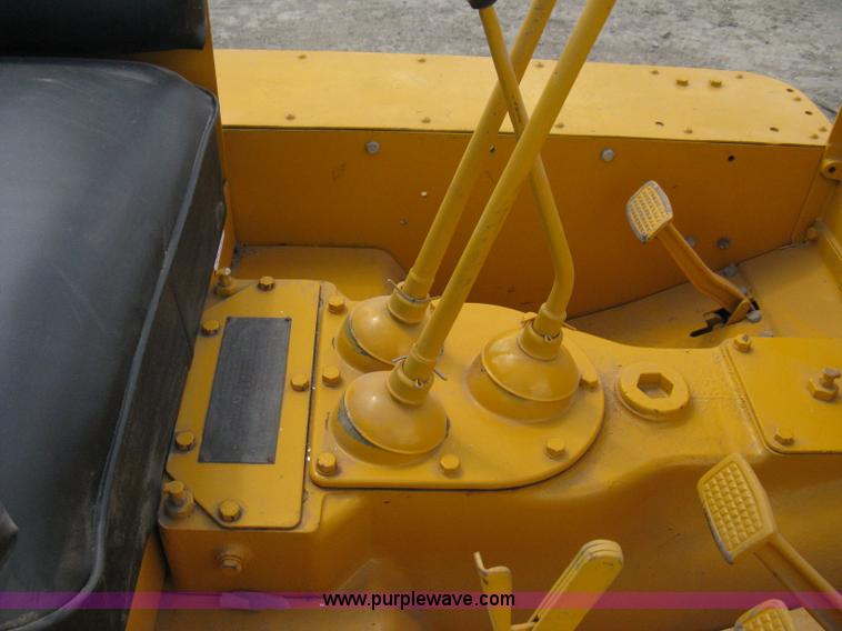 image for item 8050 Caterpillar TEN track crawler