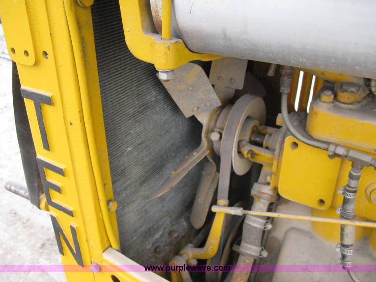 image for item 8050 Caterpillar TEN track crawler