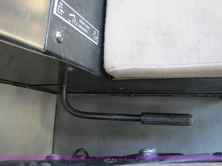 image for item 3466 1988 Case IH 1680 combine