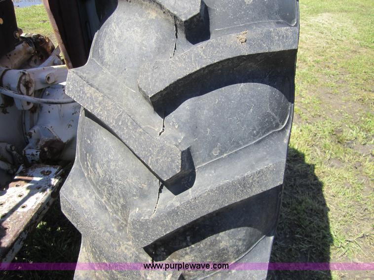 image for item 3683 1974 Massey-Ferguson 165 tractor