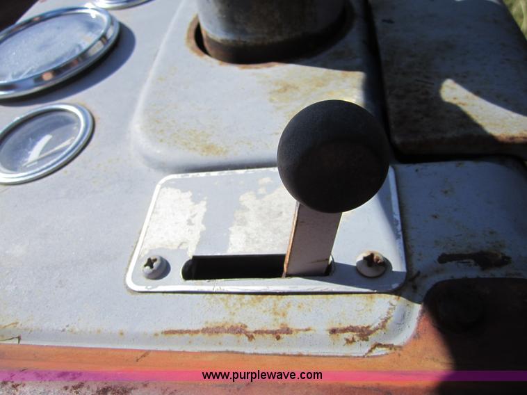 image for item 3683 1974 Massey-Ferguson 165 tractor