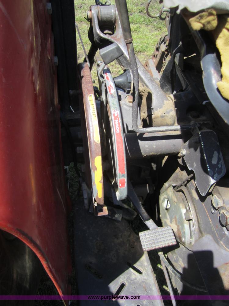 image for item 3684 1989 Massey-Ferguson 253 tractor