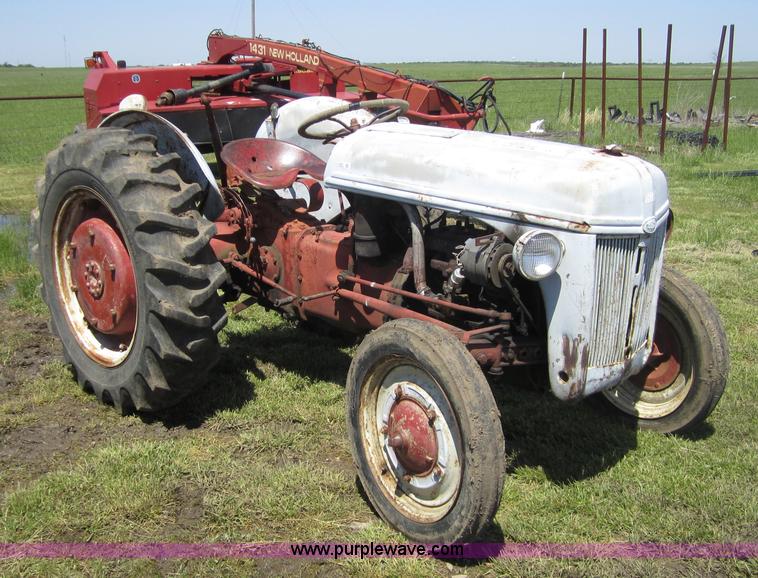 image for item 3685 Ford 9N tractor