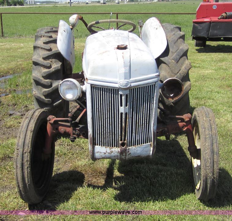 image for item 3685 Ford 9N tractor