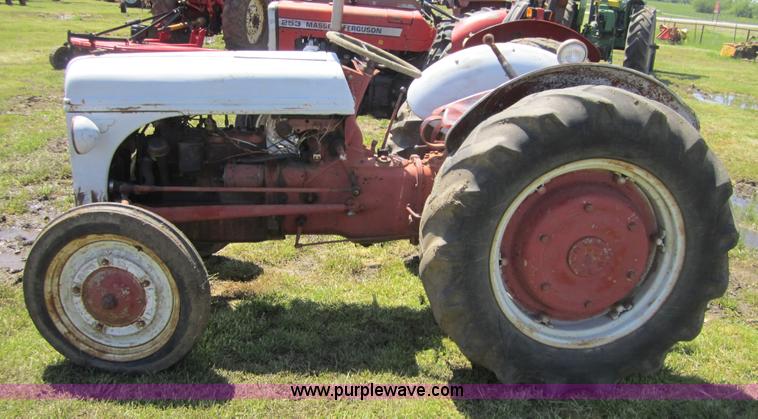 image for item 3685 Ford 9N tractor