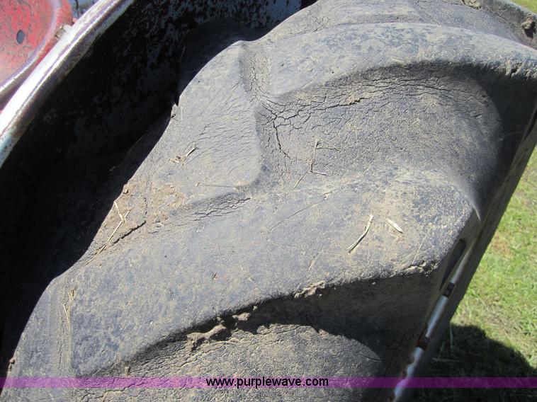 image for item 3685 Ford 9N tractor