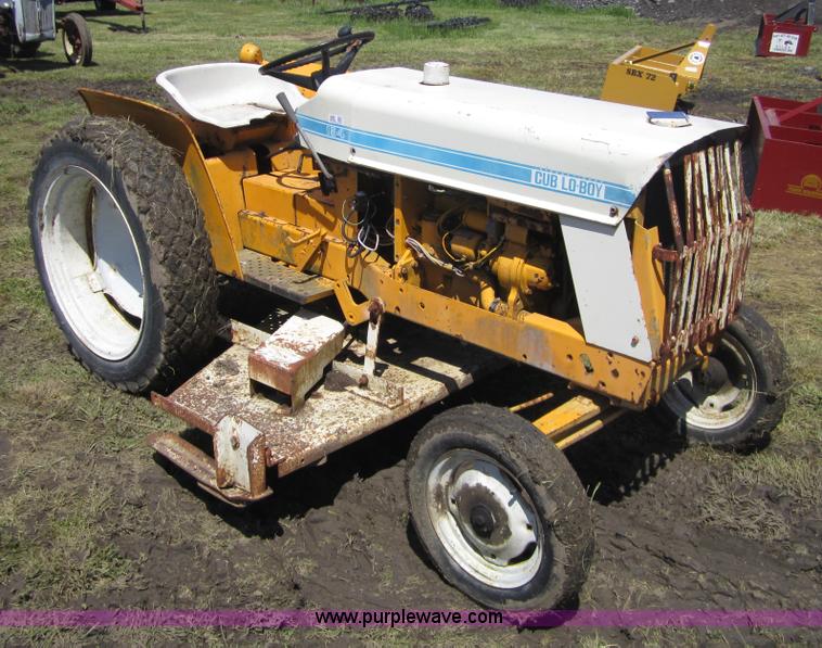 image for item 3686 1969 International Cub Lo-Boy 154 lawn tractor