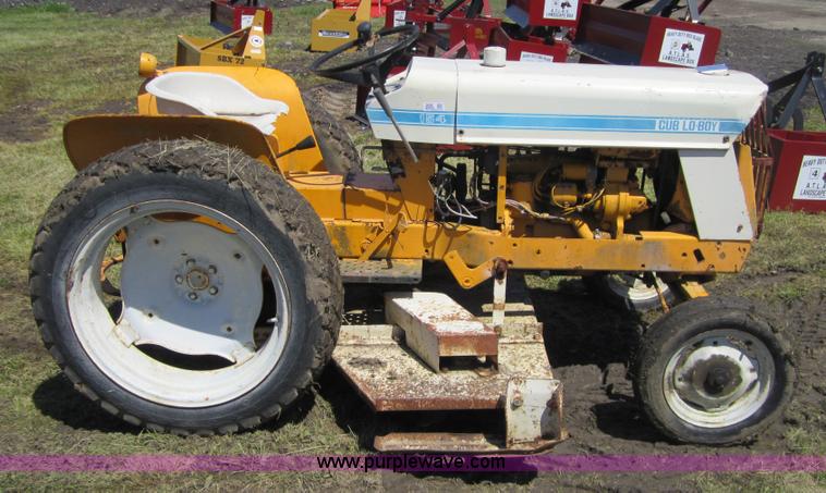 image for item 3686 1969 International Cub Lo-Boy 154 lawn tractor