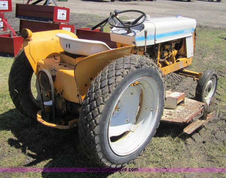 image for item 3686 1969 International Cub Lo-Boy 154 lawn tractor