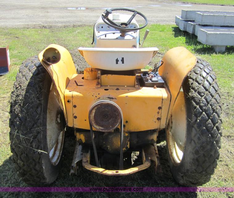 image for item 3686 1969 International Cub Lo-Boy 154 lawn tractor