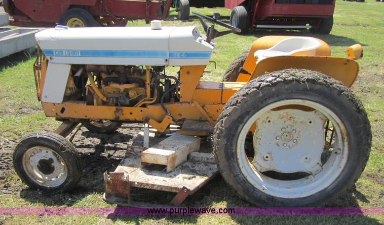image for item 3686 1969 International Cub Lo-Boy 154 lawn tractor