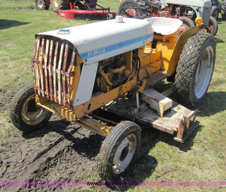image for item 3686 1969 International Cub Lo-Boy 154 lawn tractor