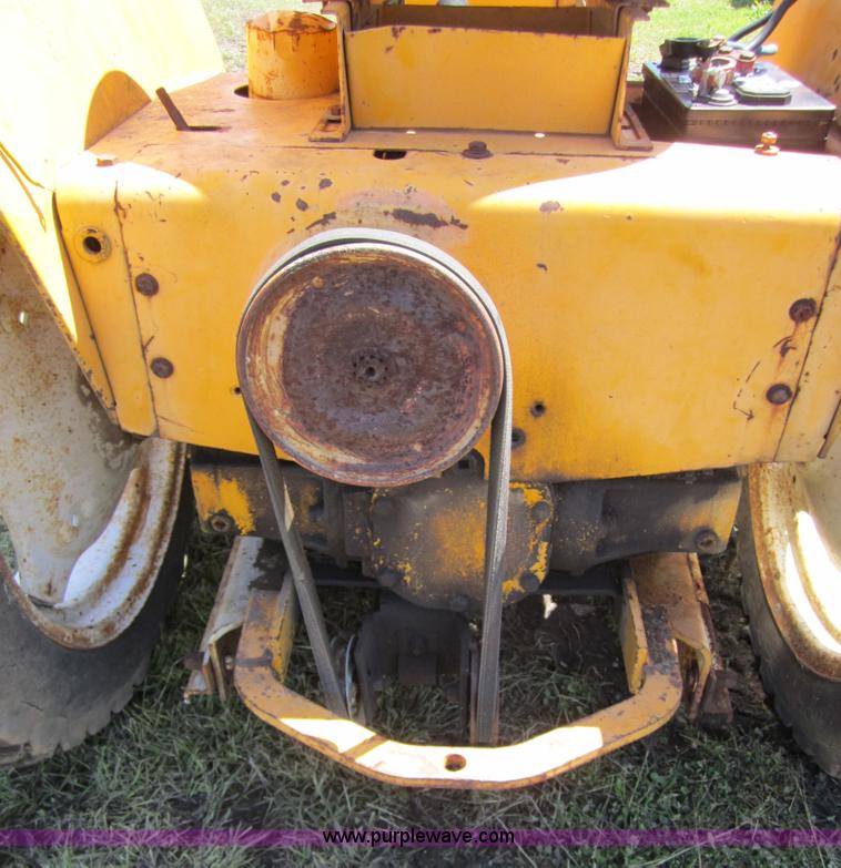 image for item 3686 1969 International Cub Lo-Boy 154 lawn tractor