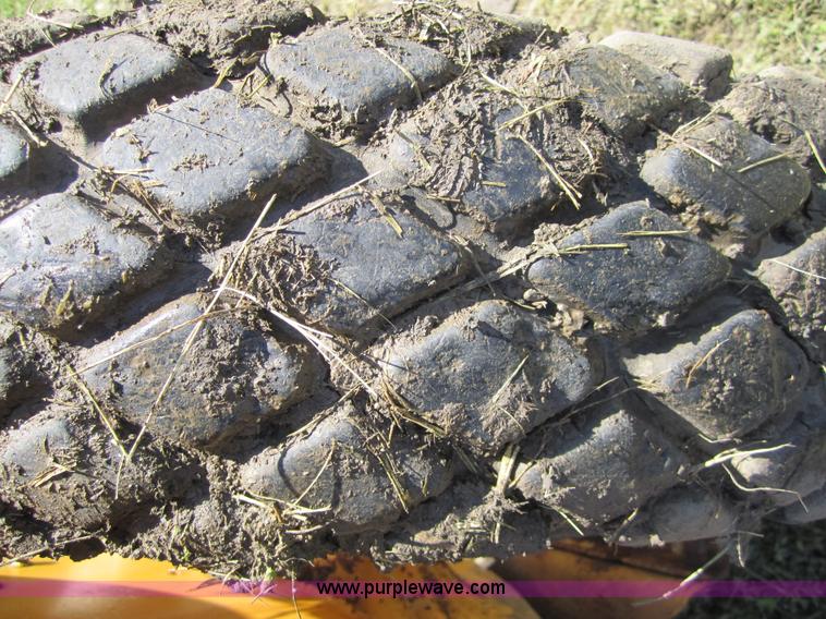 image for item 3686 1969 International Cub Lo-Boy 154 lawn tractor