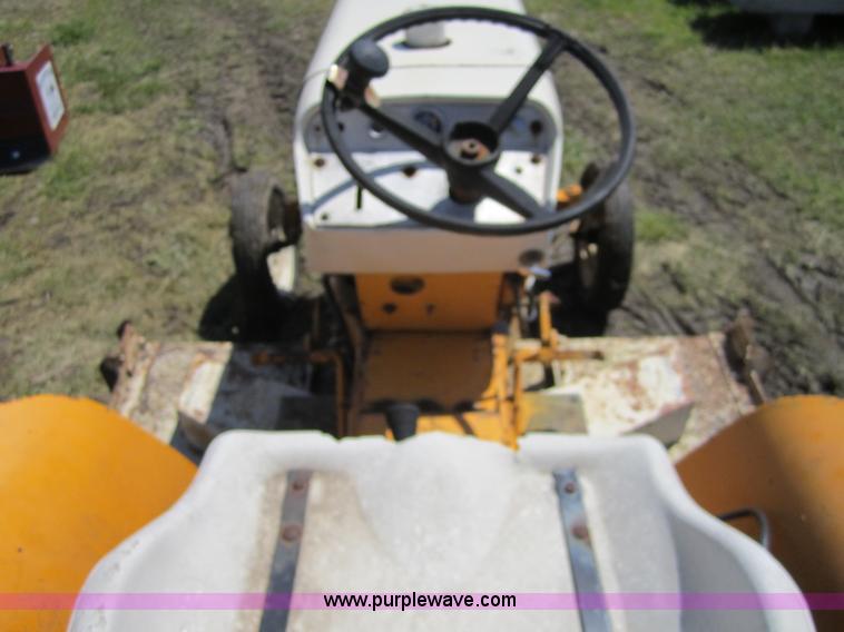 image for item 3686 1969 International Cub Lo-Boy 154 lawn tractor