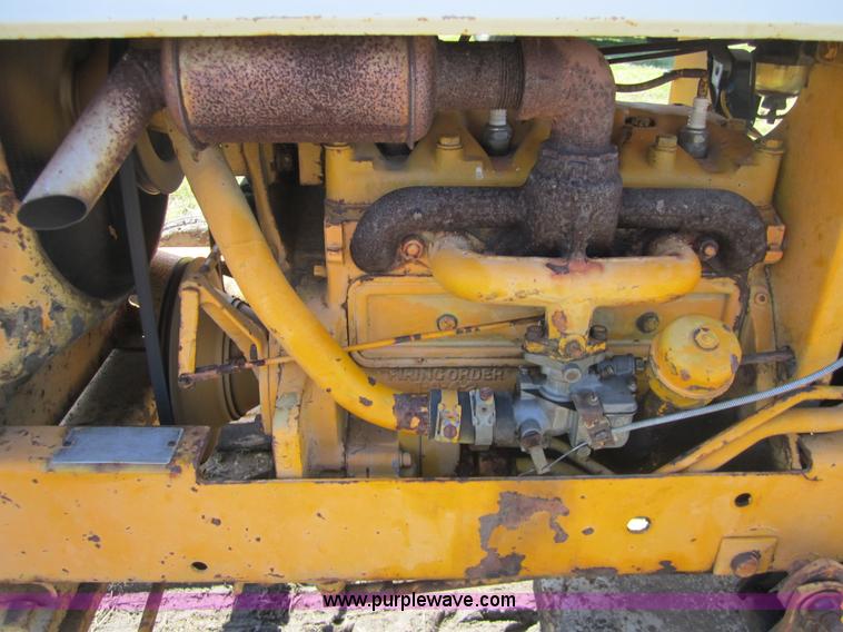 image for item 3686 1969 International Cub Lo-Boy 154 lawn tractor