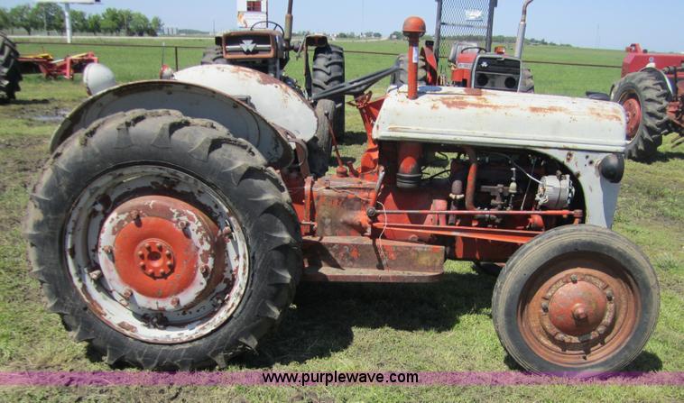 image for item 3687 Ford 9N tractor
