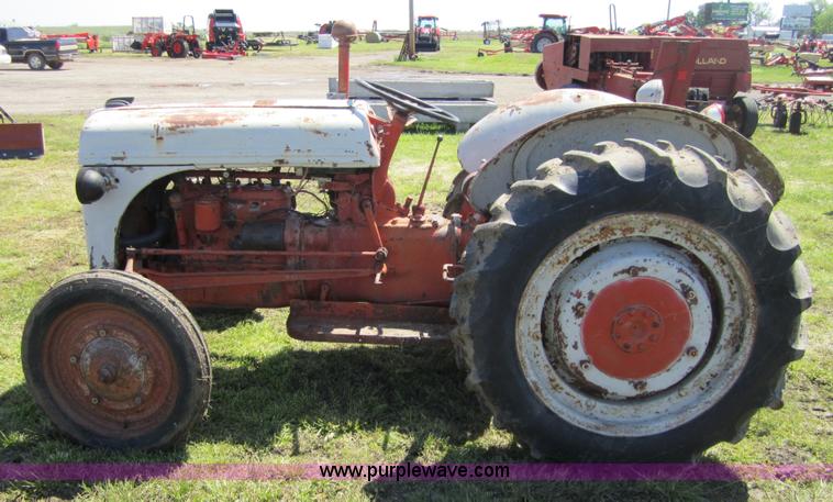 image for item 3687 Ford 9N tractor