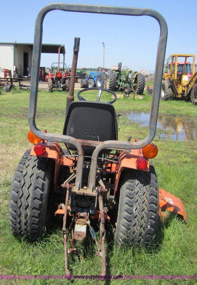 image for item 3688 Kubota B6200 HST lawn tractor