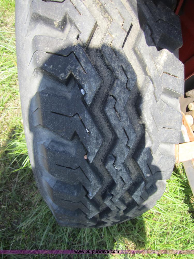 image for item 3688 Kubota B6200 HST lawn tractor