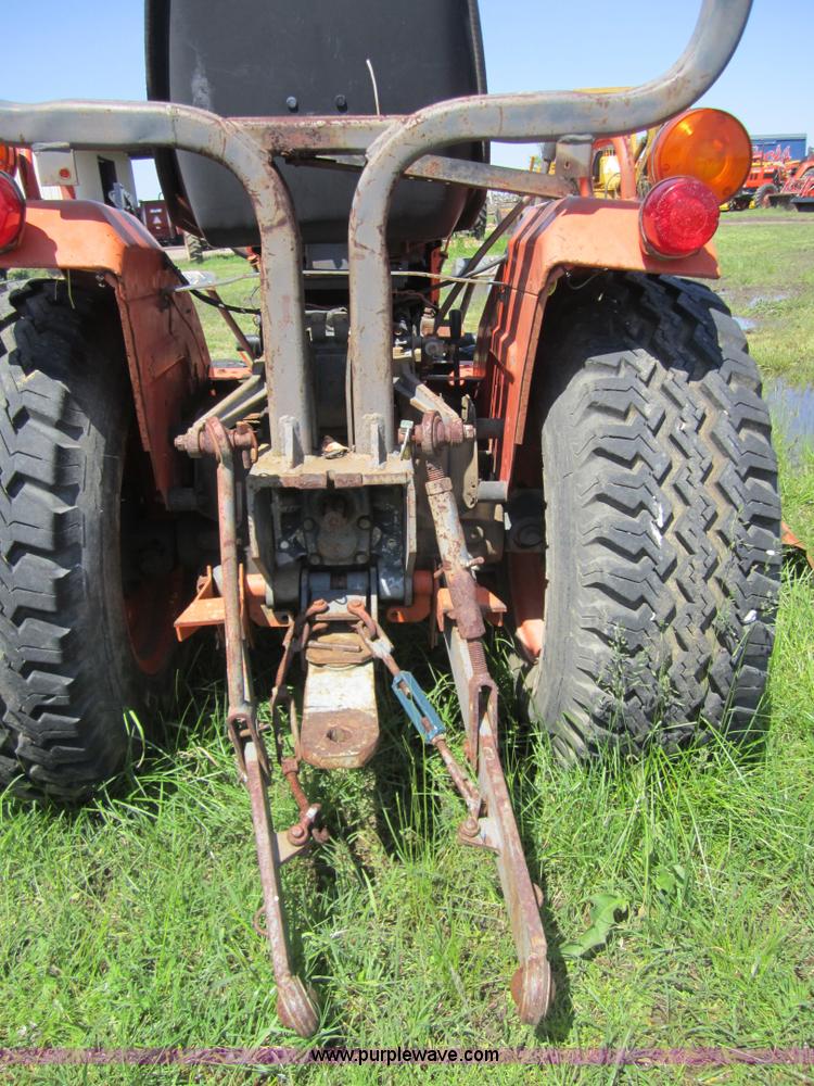image for item 3688 Kubota B6200 HST lawn tractor