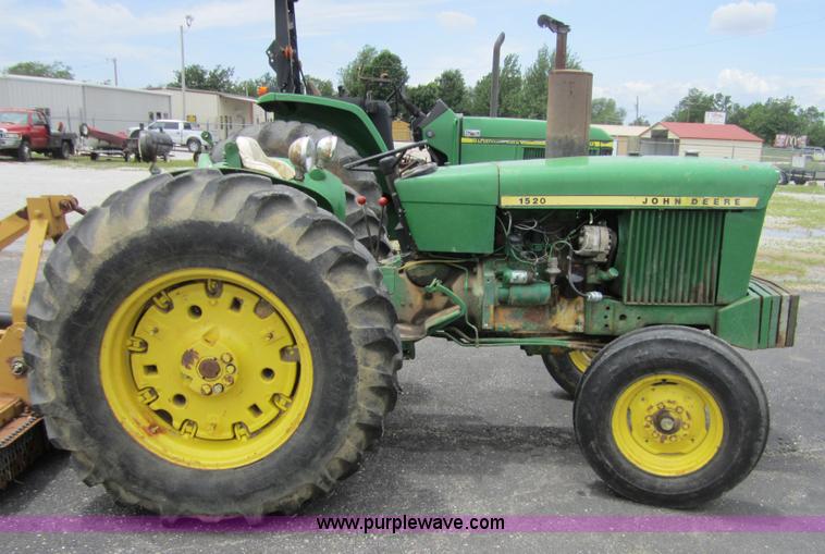 image for item 3739 John Deere 1520 tractor