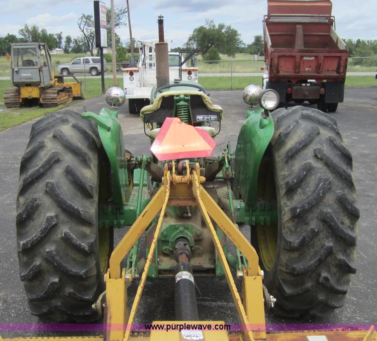 image for item 3739 John Deere 1520 tractor