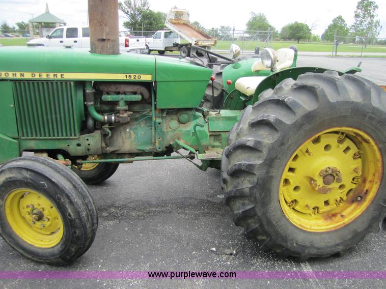 image for item 3739 John Deere 1520 tractor